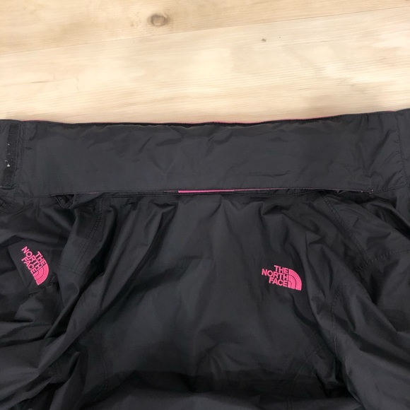 The North Face Windbreaker - Picture 10 of 10